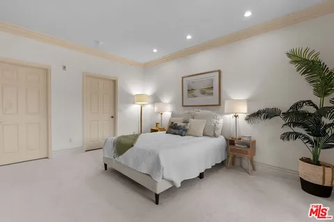 $1,049,000 | 10364 Almayo Avenue, Unit 305, Los Angeles, CA 90064