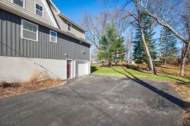 a view of yard with green space and trees