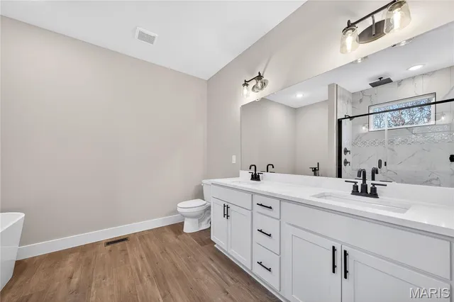 $525,000 | 5 Forest Lake Drive, Wright City, MO 63390