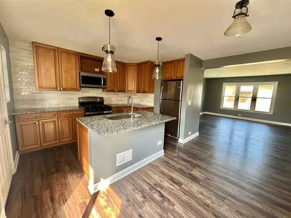 $160,000 | 746 Walnut Street, Unit 2E, Waukegan, IL 60085