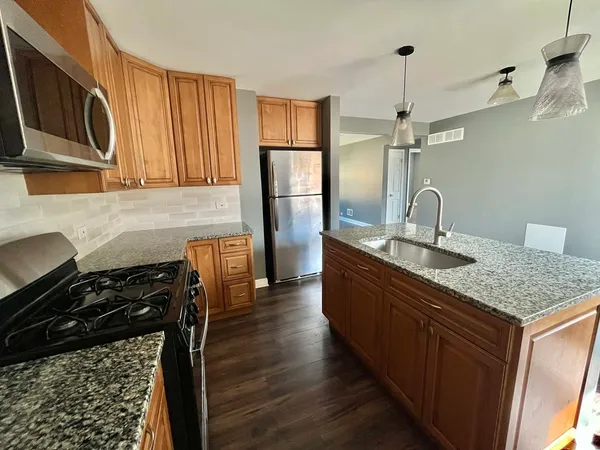 $160,000 | 746 Walnut Street, Unit 2E, Waukegan, IL 60085