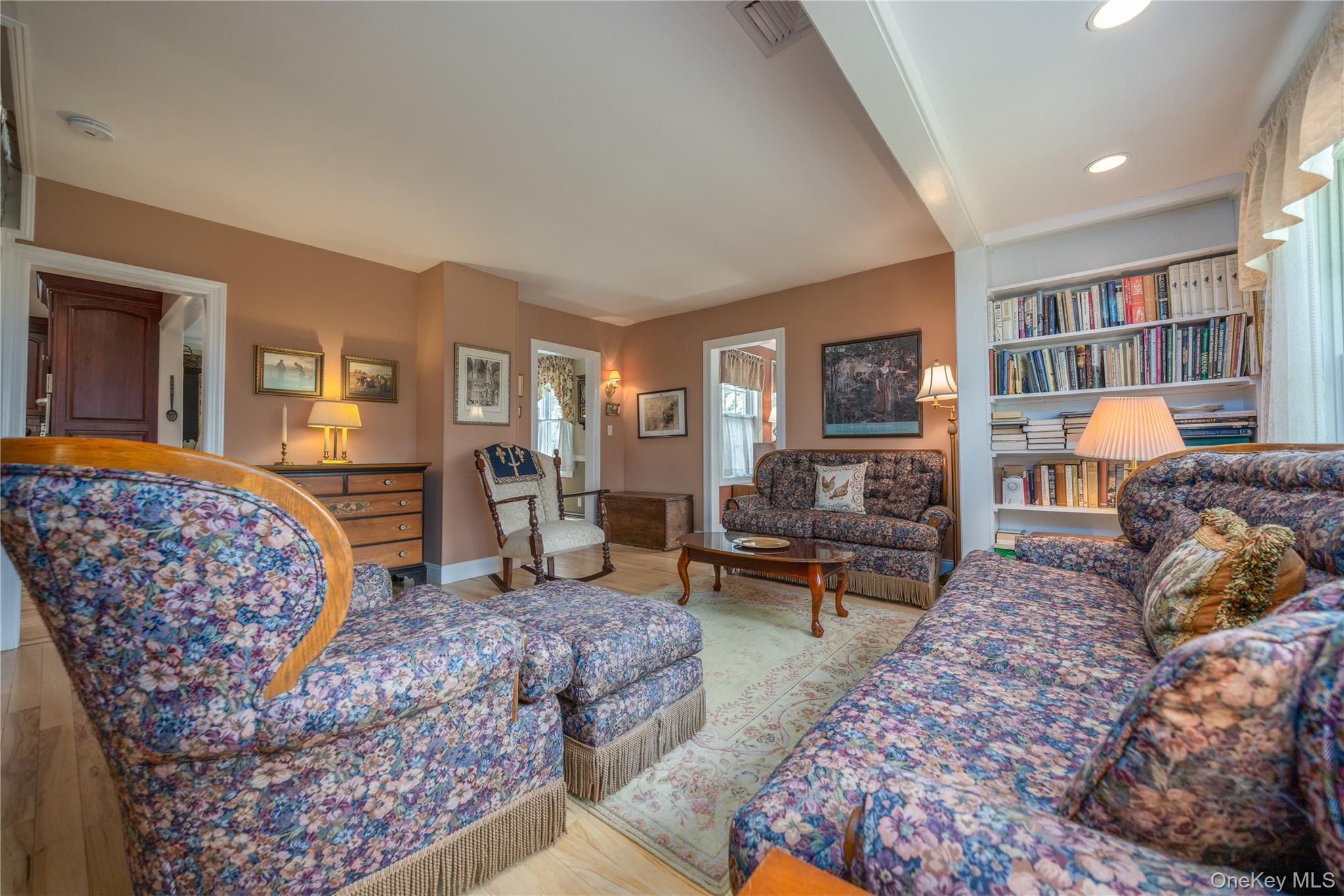 302 Laurel Road Pearl River, NY 10965 - Photo 13 of 28