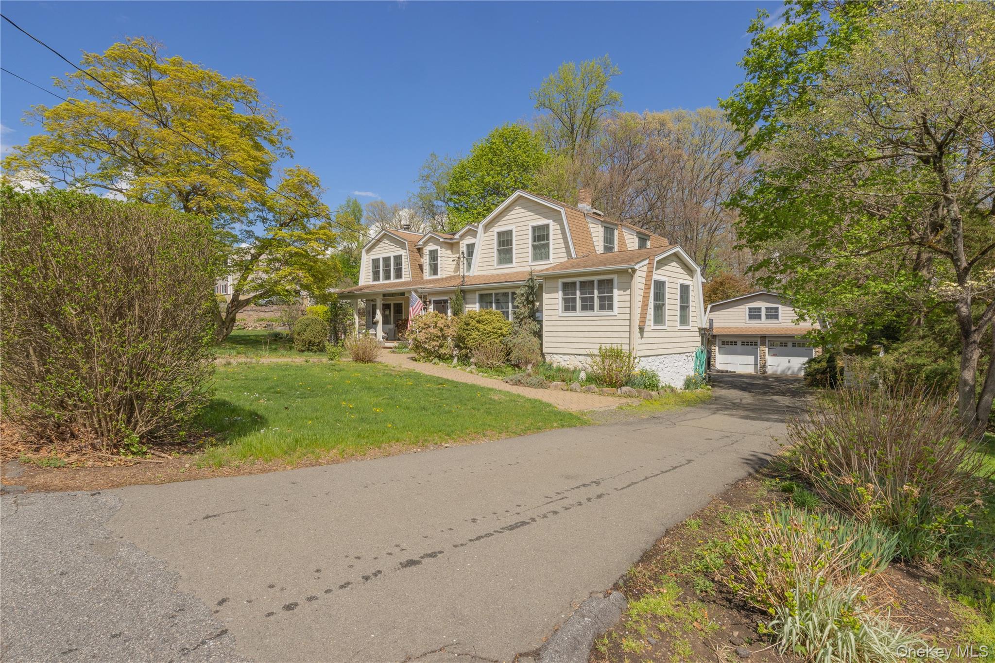 302 Laurel Road Pearl River, NY 10965 - Photo 2 of 28