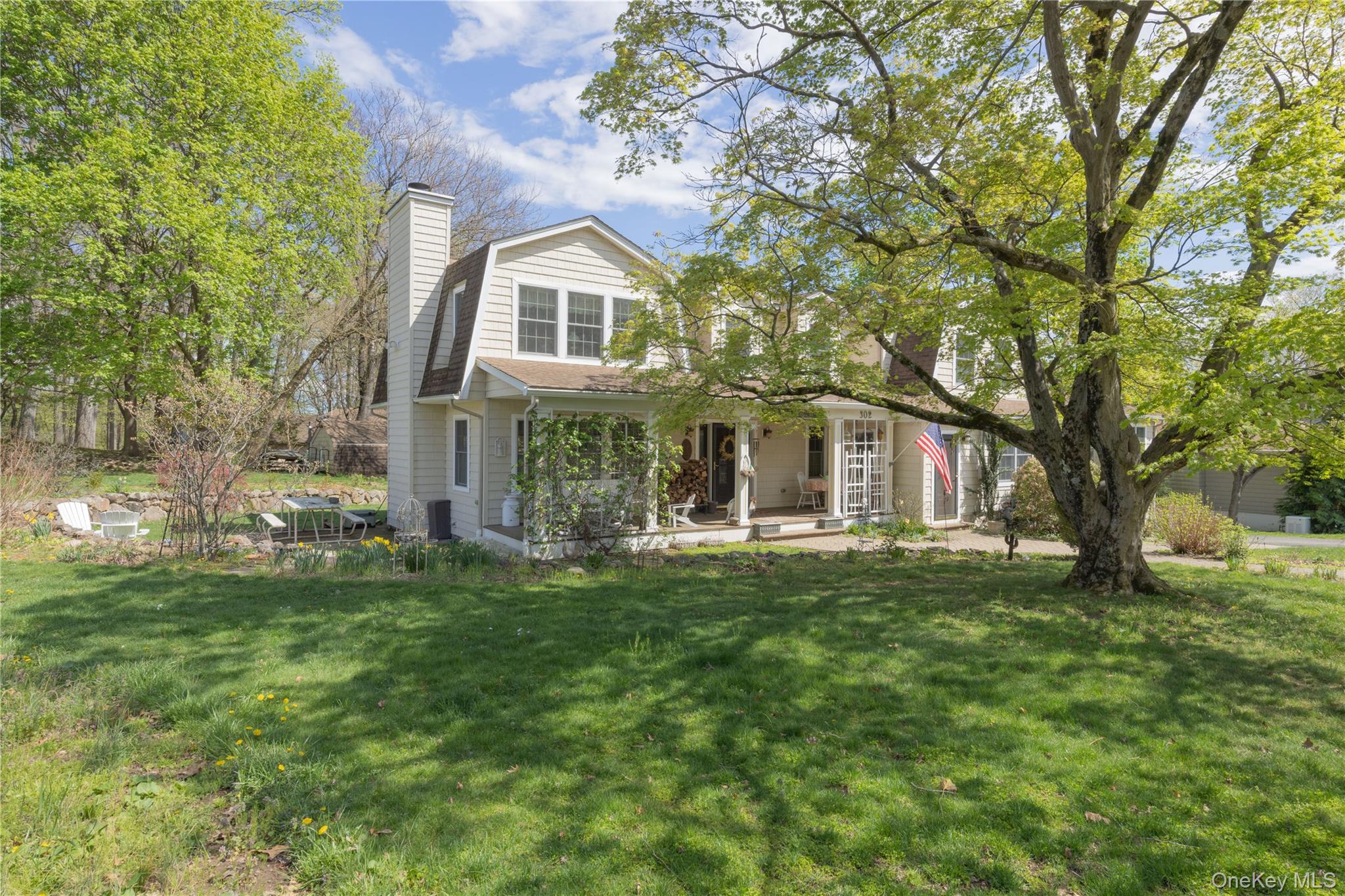 302 Laurel Road Pearl River, NY 10965 - Photo 3 of 28