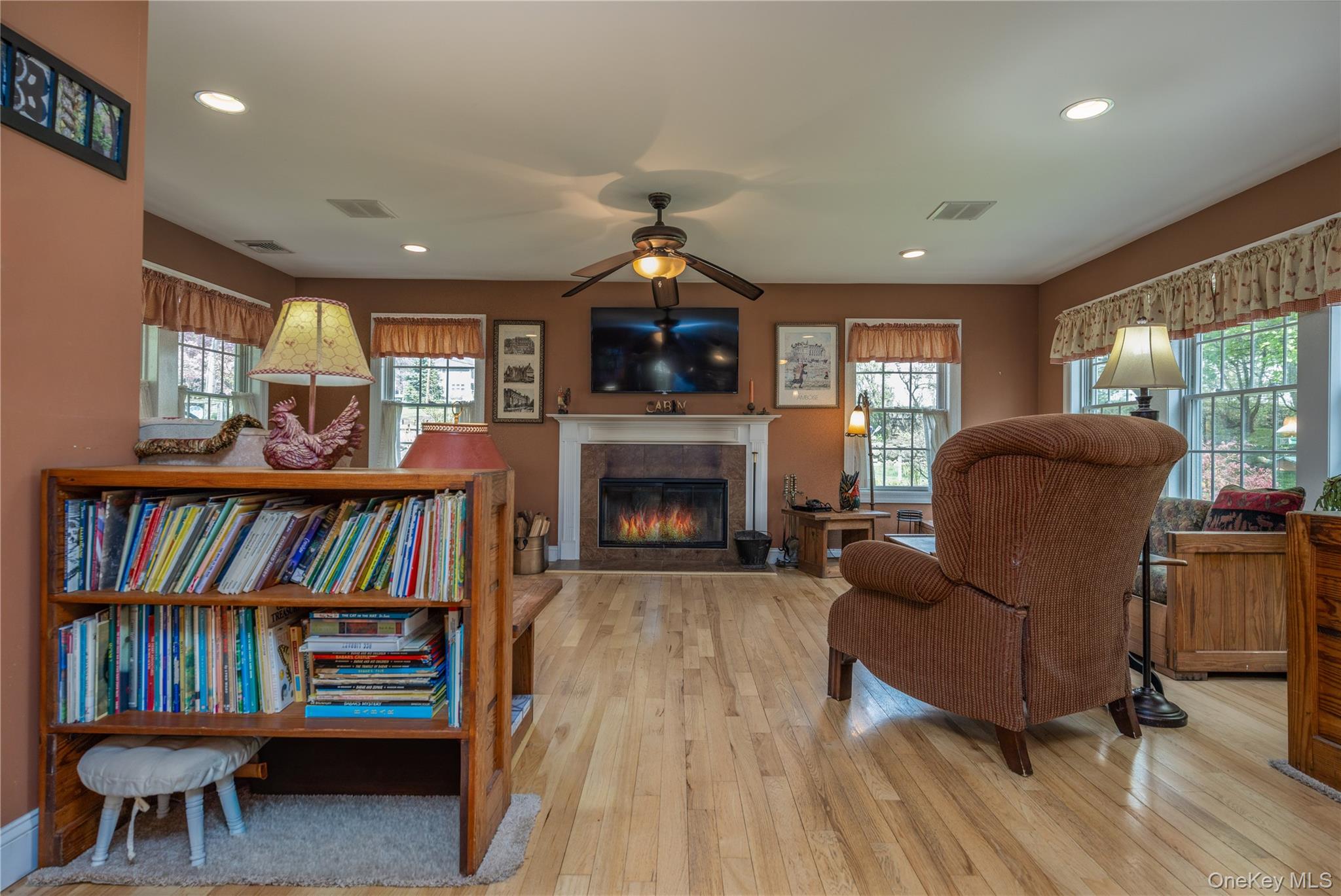 302 Laurel Road Pearl River, NY 10965 - Photo 6 of 28
