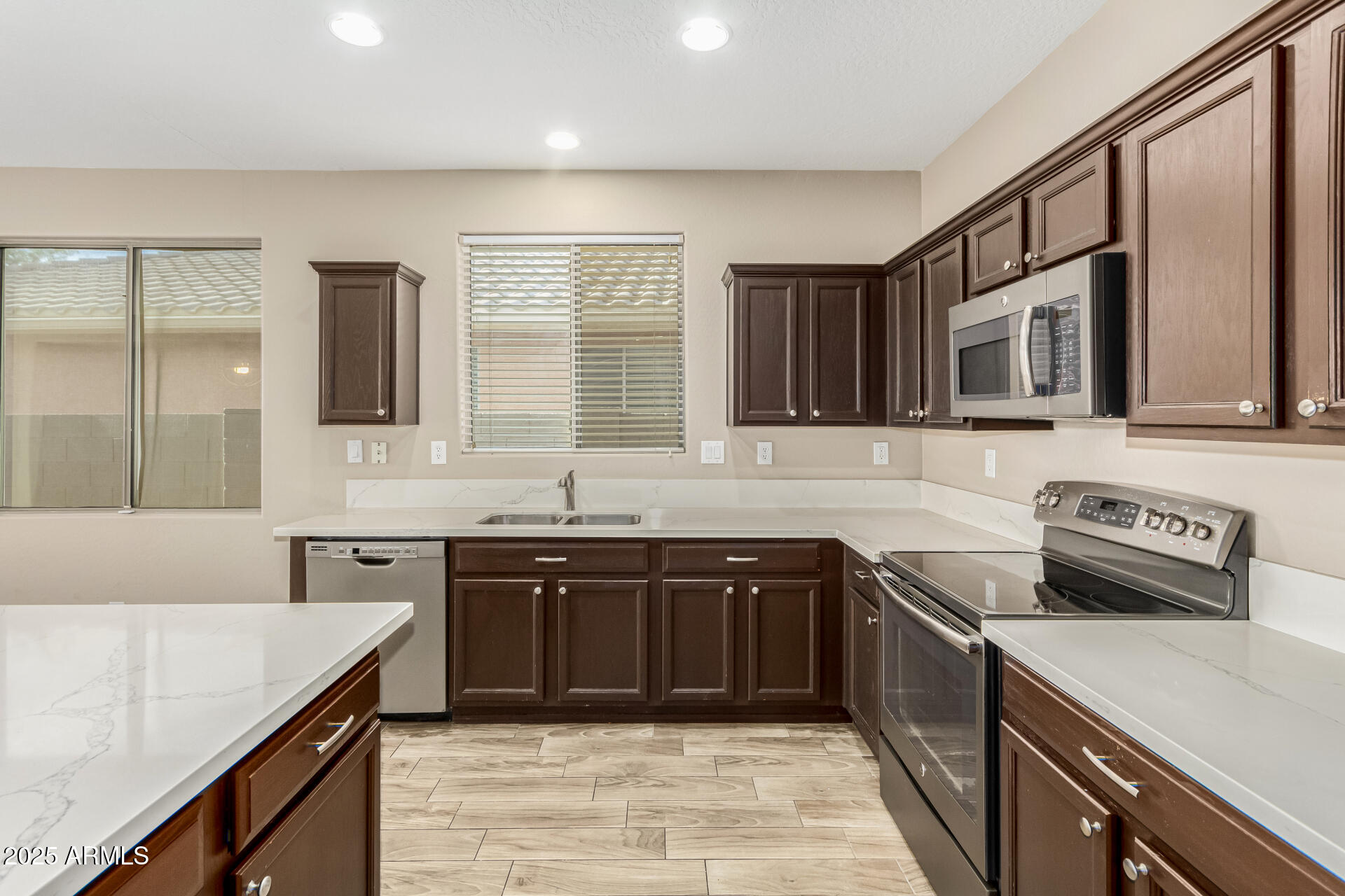 39559 North Prairie Lane Anthem, AZ 85086 - Photo 13 of 30 14 - Prairie 39559