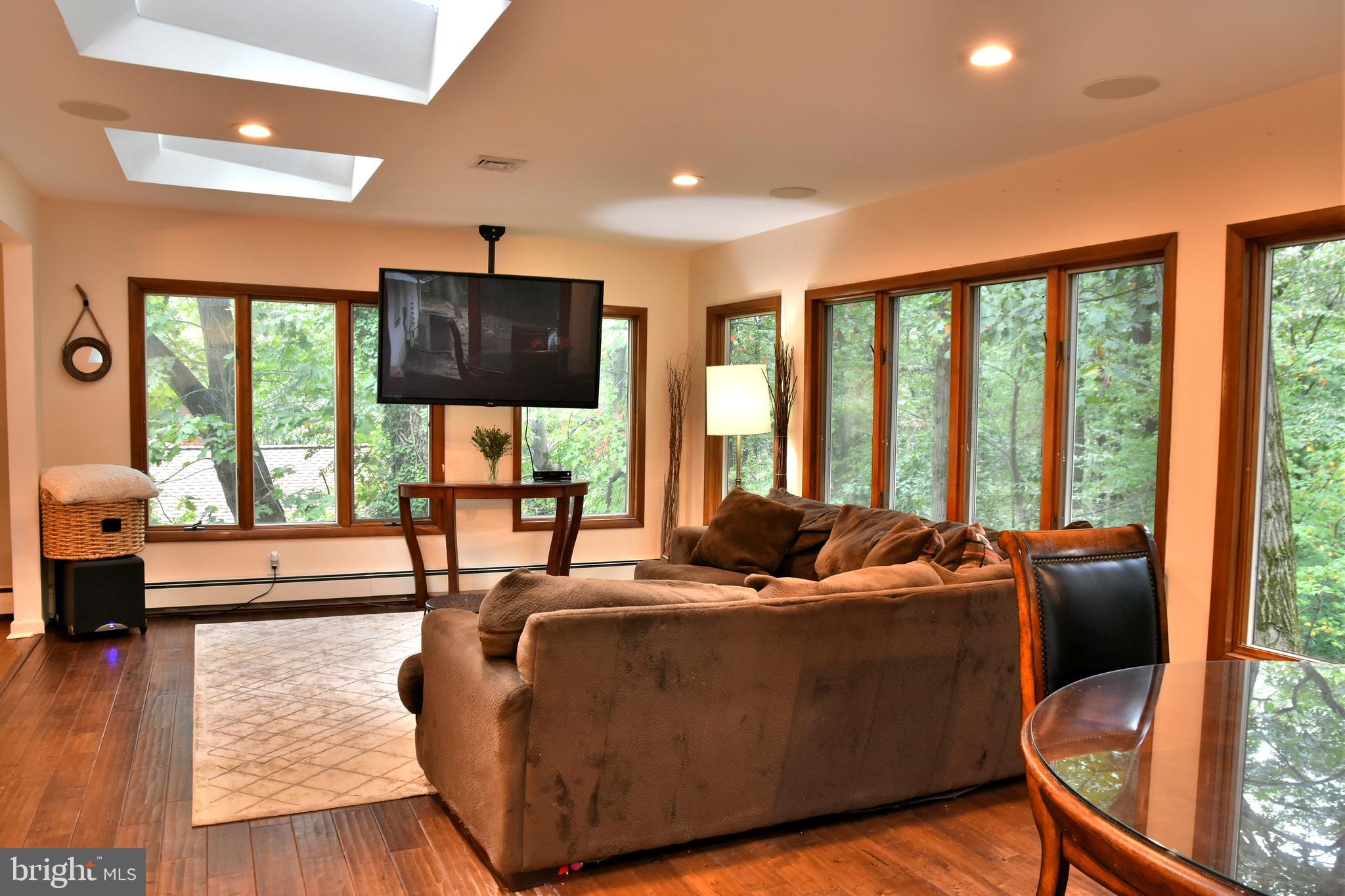 211 Vincent Road Paoli, PA 19301 - Photo 8 of 28 Gallery Image 8