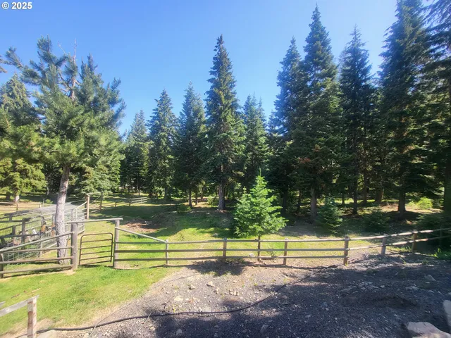 a view of a lake view with houses