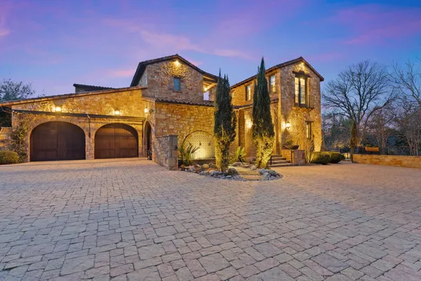 a view of a house with a yard and garage