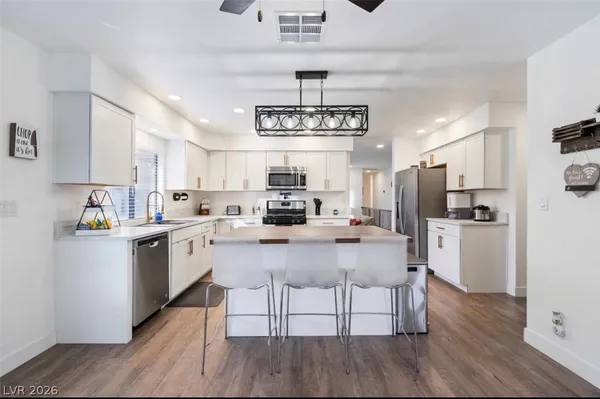 $3,200 | 712 Glen Abbey Circle, Las Vegas, NV 89107