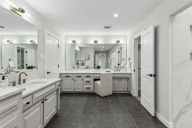 $1,200,000 | 405 Woodbriar Court, Colleyville, TX 76034