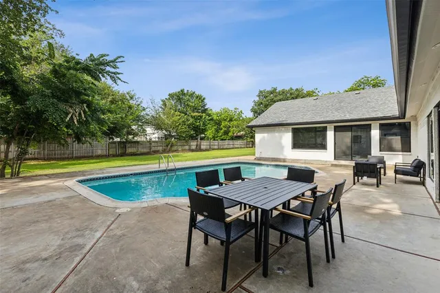 $1,200,000 | 405 Woodbriar Court, Colleyville, TX 76034