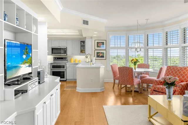 $1,175,000 | 2675 Wulfert Road, Unit 5, Sanibel, FL 33957