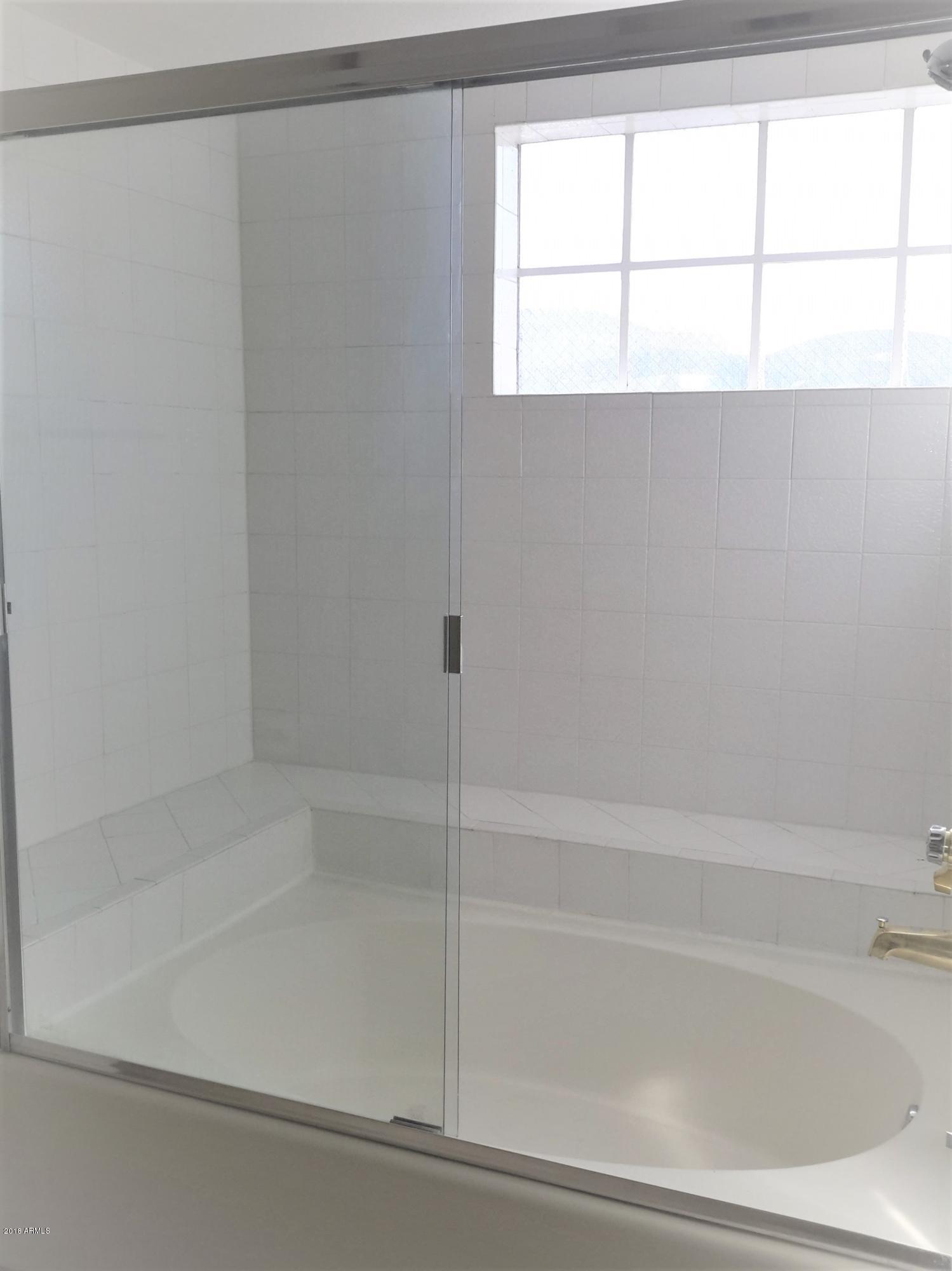 101 North 7th Street, Unit 224 Phoenix, AZ 85034 - Photo 23 of 34 Tub shower Master