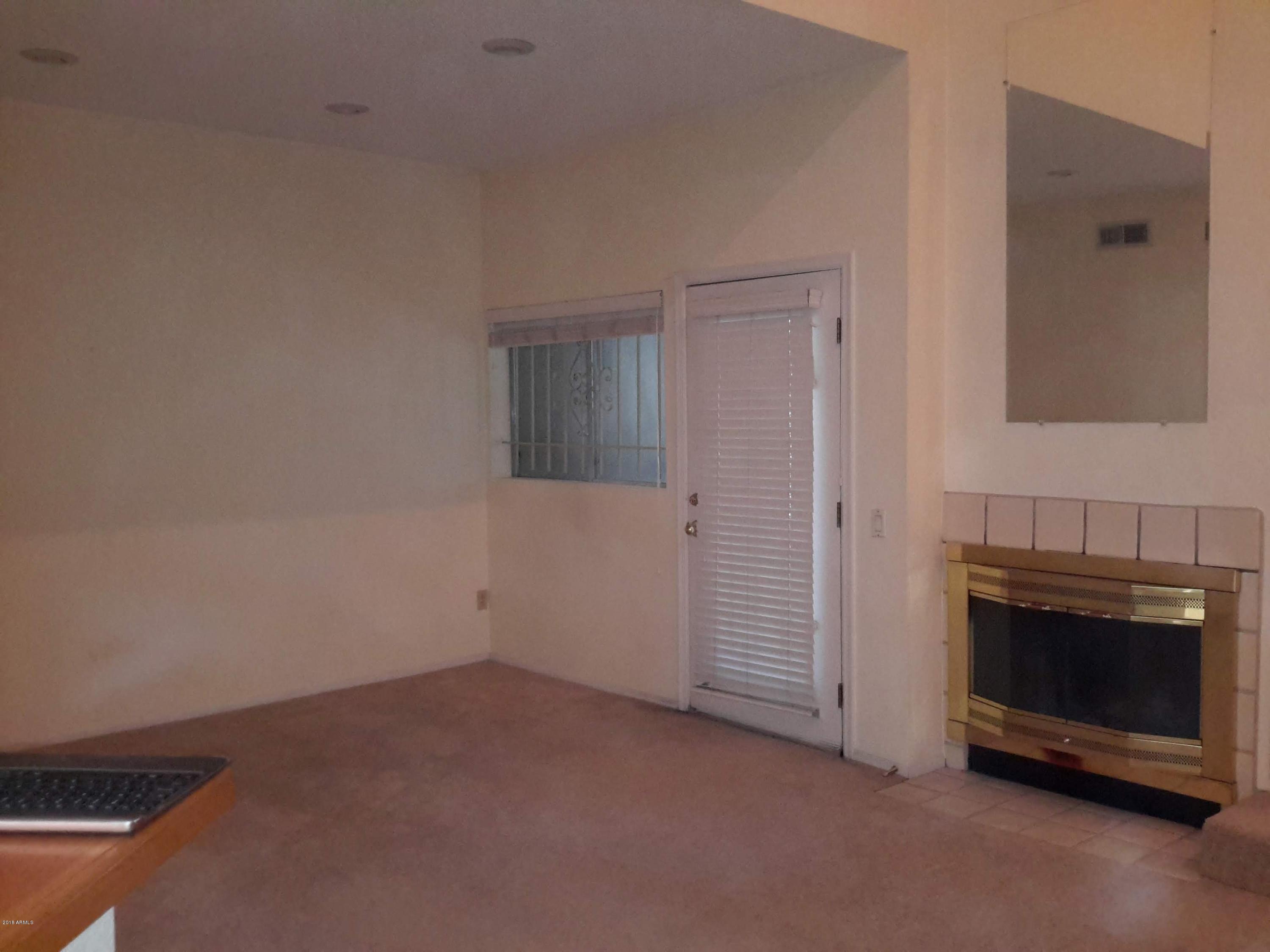 101 North 7th Street, Unit 224 Phoenix, AZ 85034 - Photo 9 of 34 Living room
