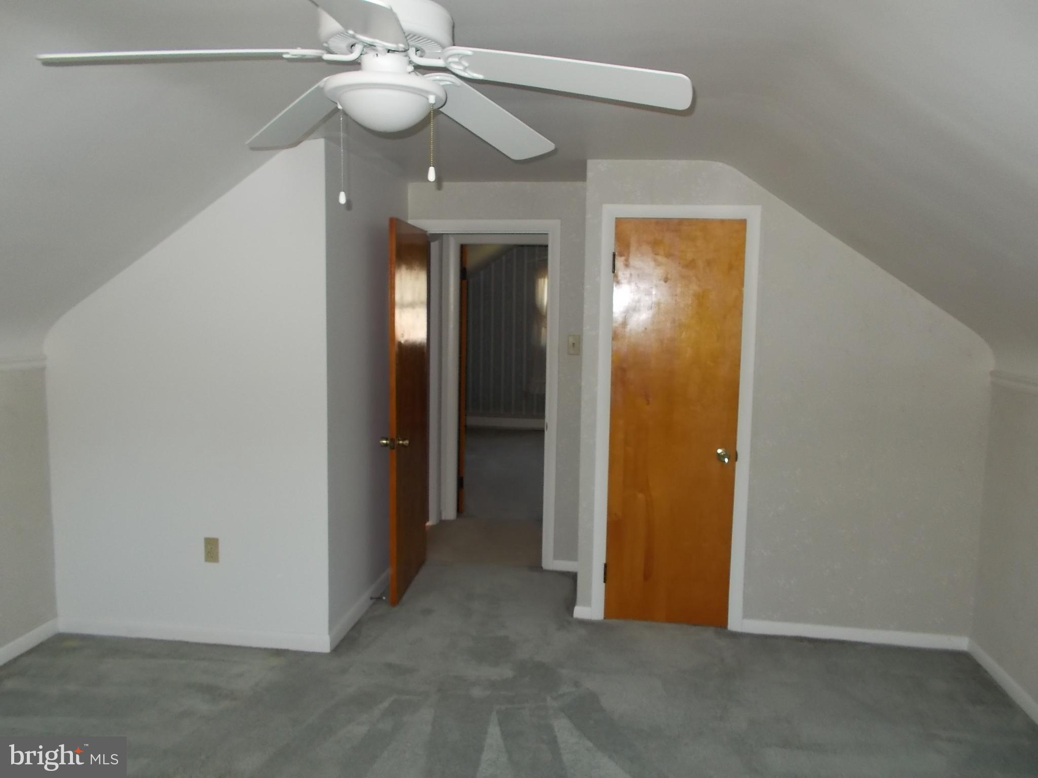 28 Park Road Reading, PA 19609 - Photo 17 of 37 2nd fl lft bedroom