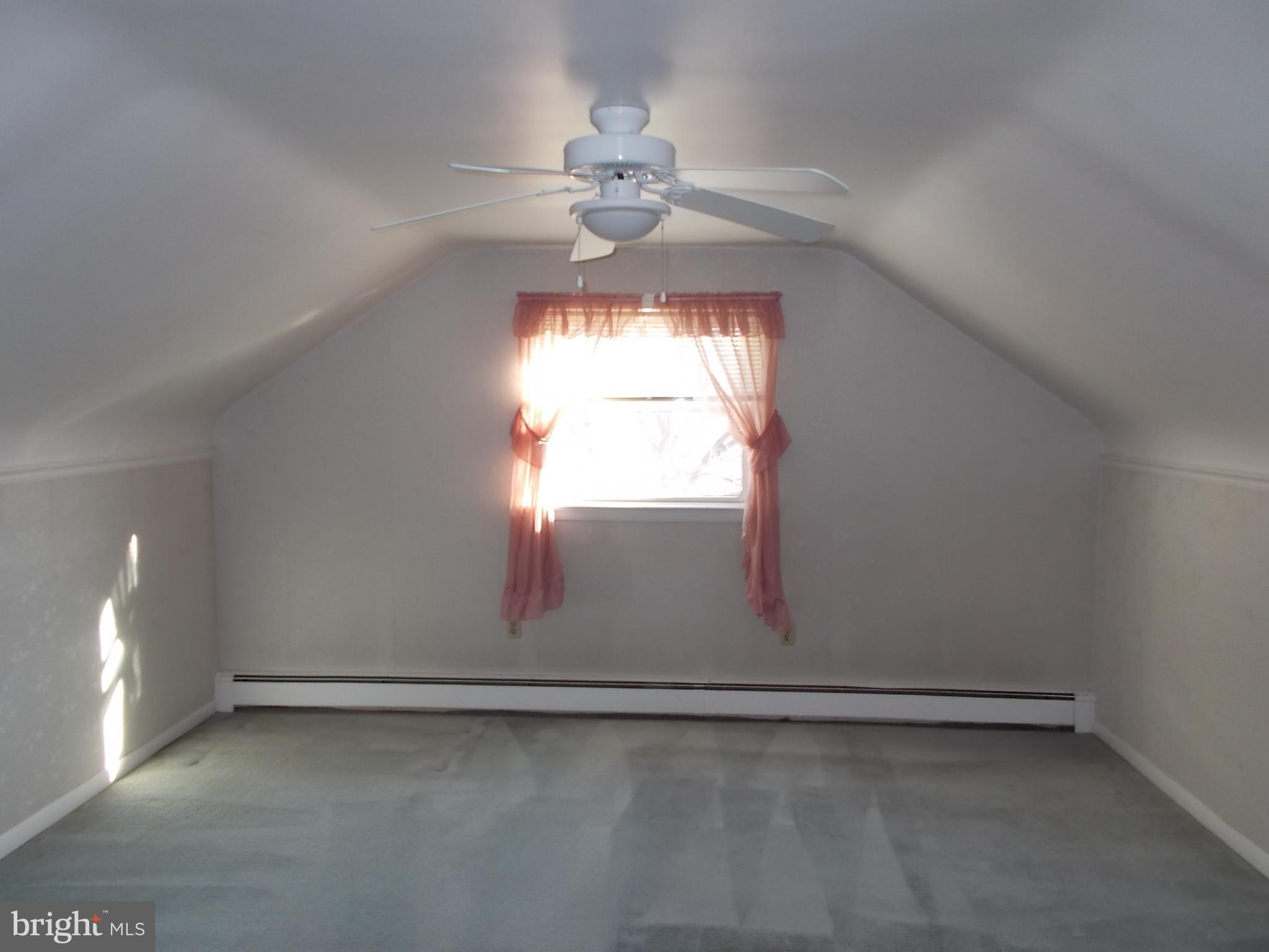 28 Park Road Reading, PA 19609 - Photo 18 of 37 2nd fl lft bedroom