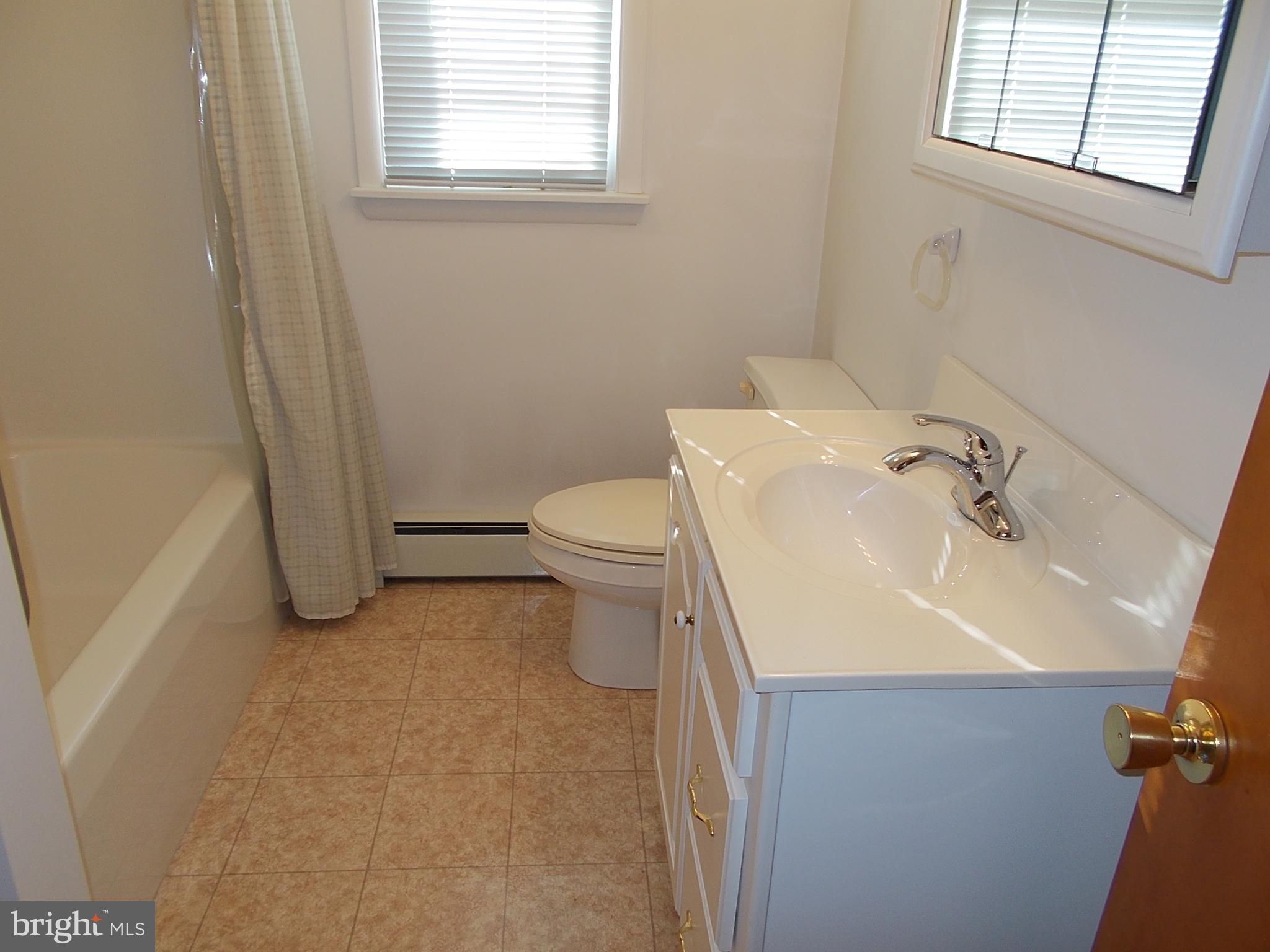 28 Park Road Reading, PA 19609 - Photo 19 of 37 2nd fl bathroom