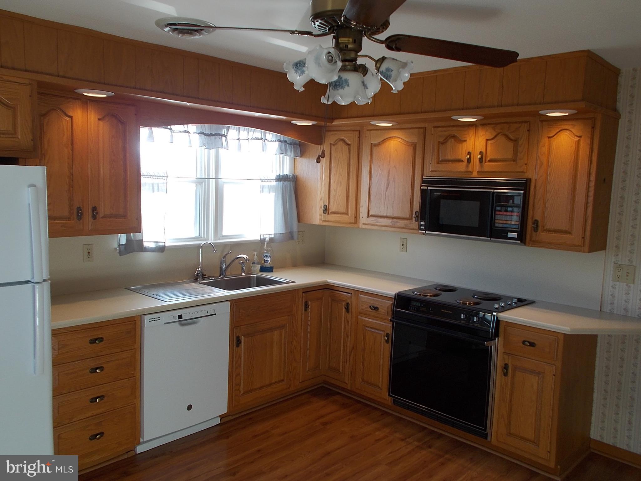 28 Park Road Reading, PA 19609 - Photo 8 of 37 Kitchen