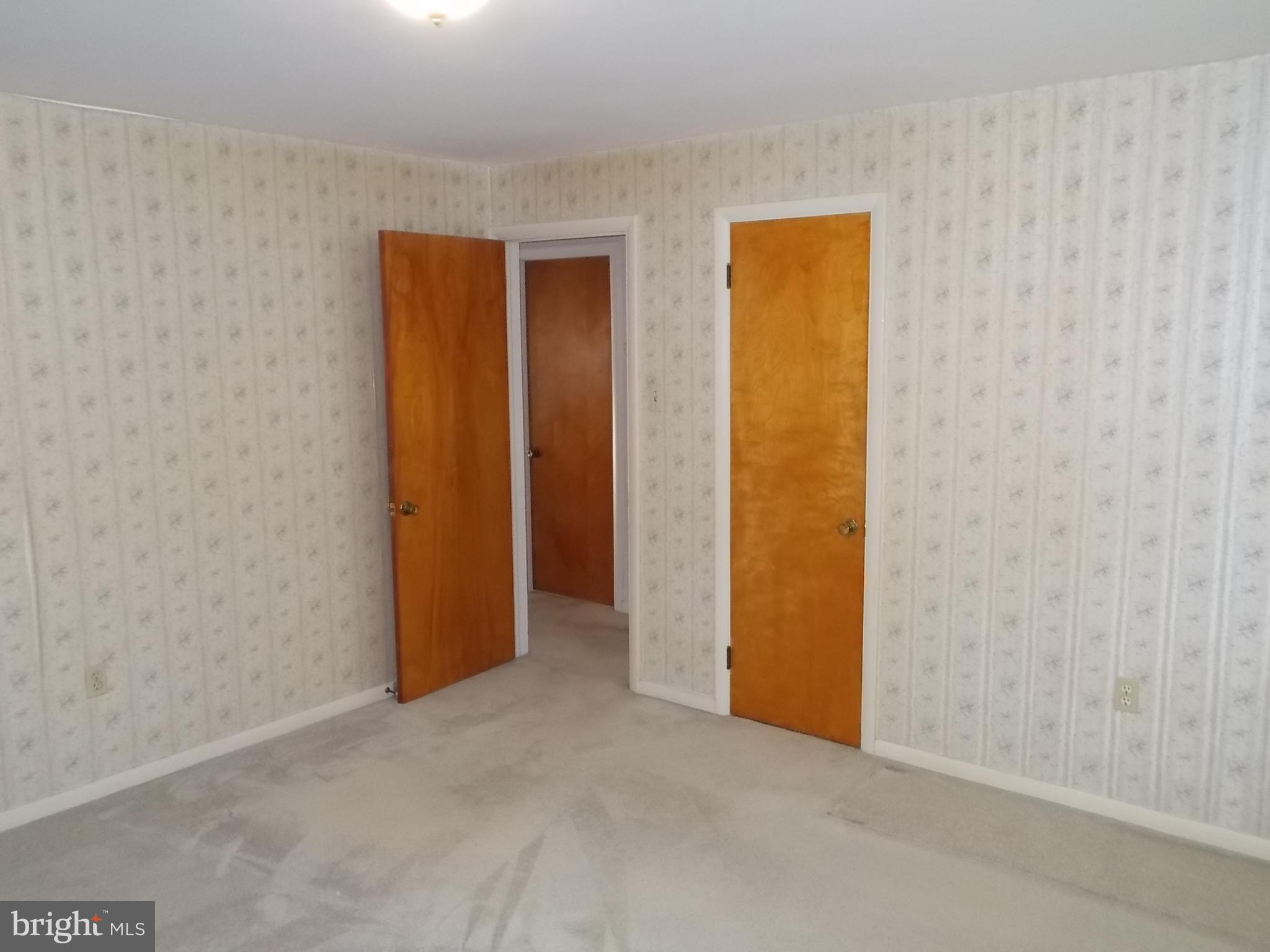 28 Park Road Reading, PA 19609 - Photo 10 of 37 Front bedroom