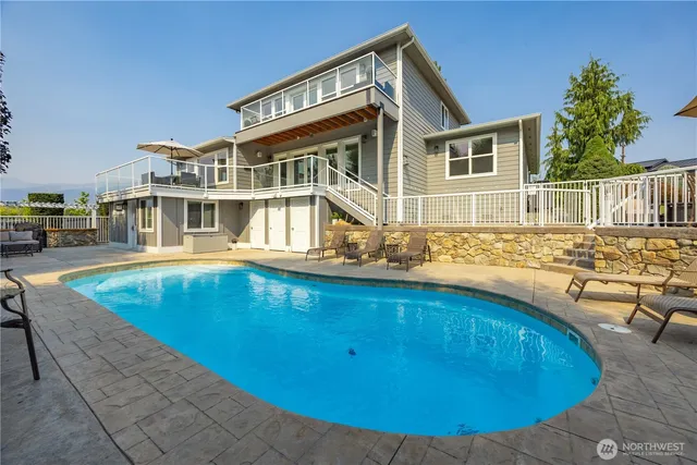 $1,560,000 | 60 Wall Street, Manson, WA 98831