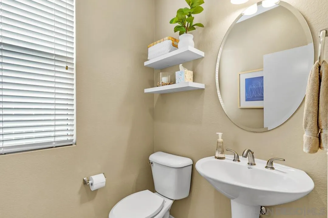 1084 Greenway Road Oceanside, CA 92057 - Photo 9 of 21