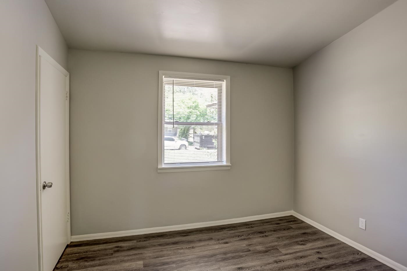 4566 Applegate Road Memphis, TN 38109 - Photo 13 of 25 an empty room with wooden floor and windows