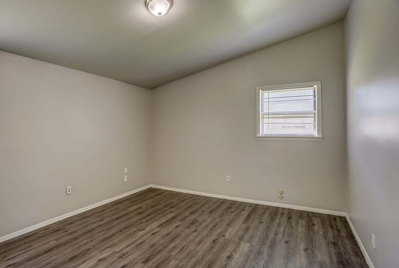 4566 Applegate Road Memphis, TN 38109 - Photo 18 of 25 an empty room with wooden floor and windows