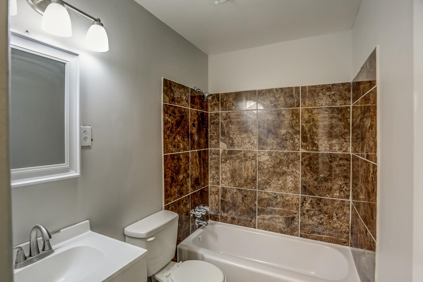 4566 Applegate Road Memphis, TN 38109 - Photo 22 of 25 a bathroom with a toilet and a bathtub