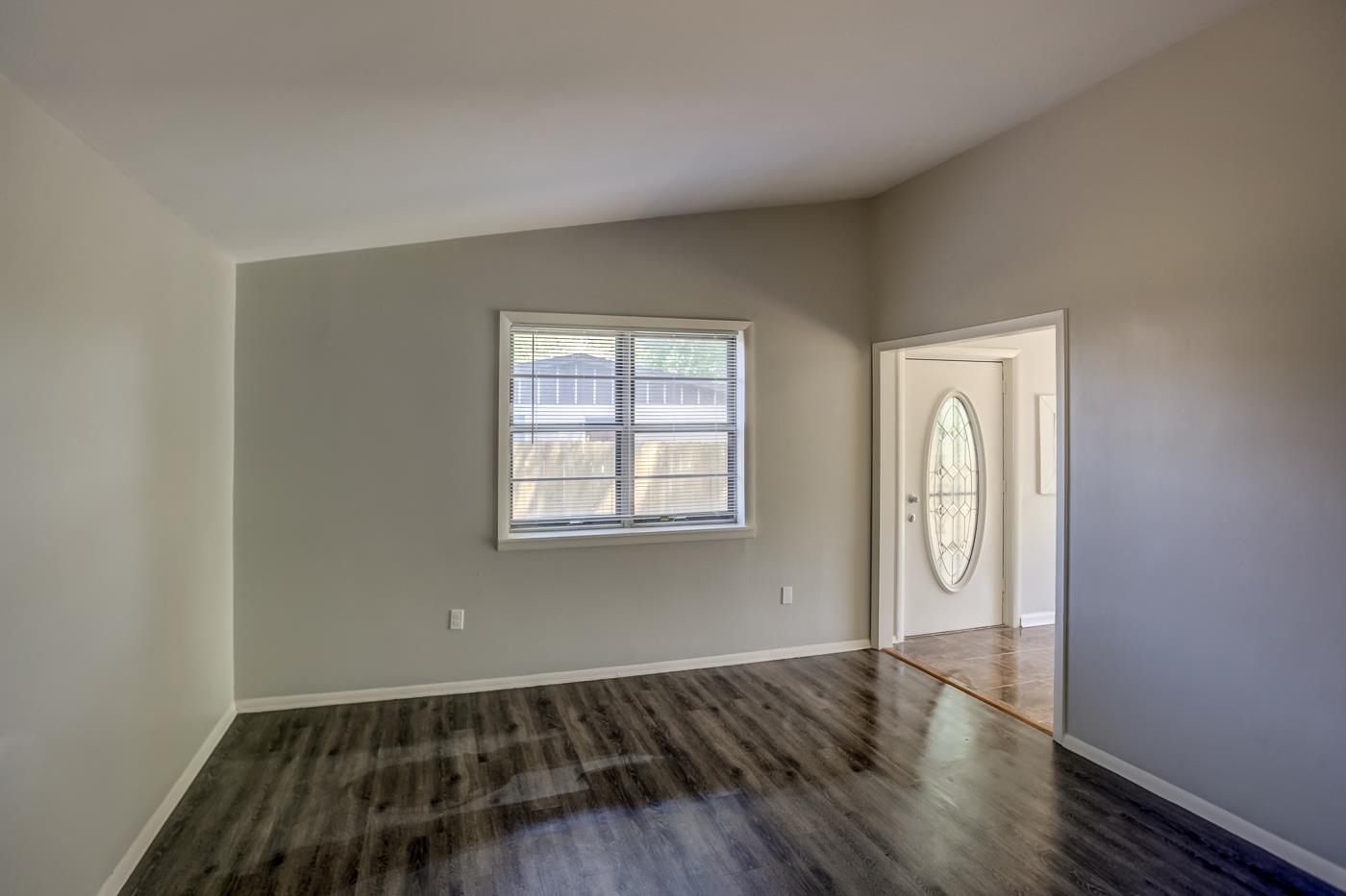 4566 Applegate Road Memphis, TN 38109 - Photo 3 of 25 an empty room with windows