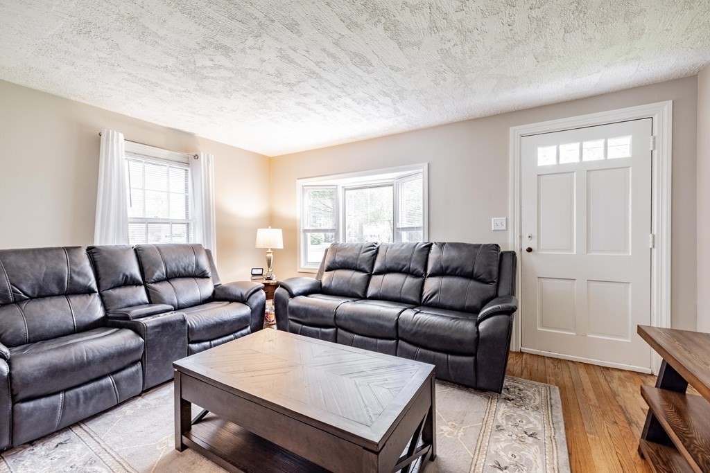 466 Porter Road East Longmeadow, MA 01028 - Photo 8 of 31 Gallery Image 8