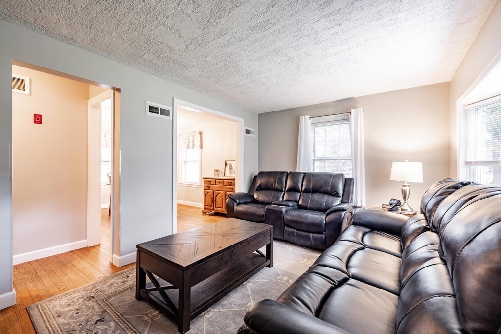 466 Porter Road East Longmeadow, MA 01028 - Photo 9 of 31 Gallery Image 9