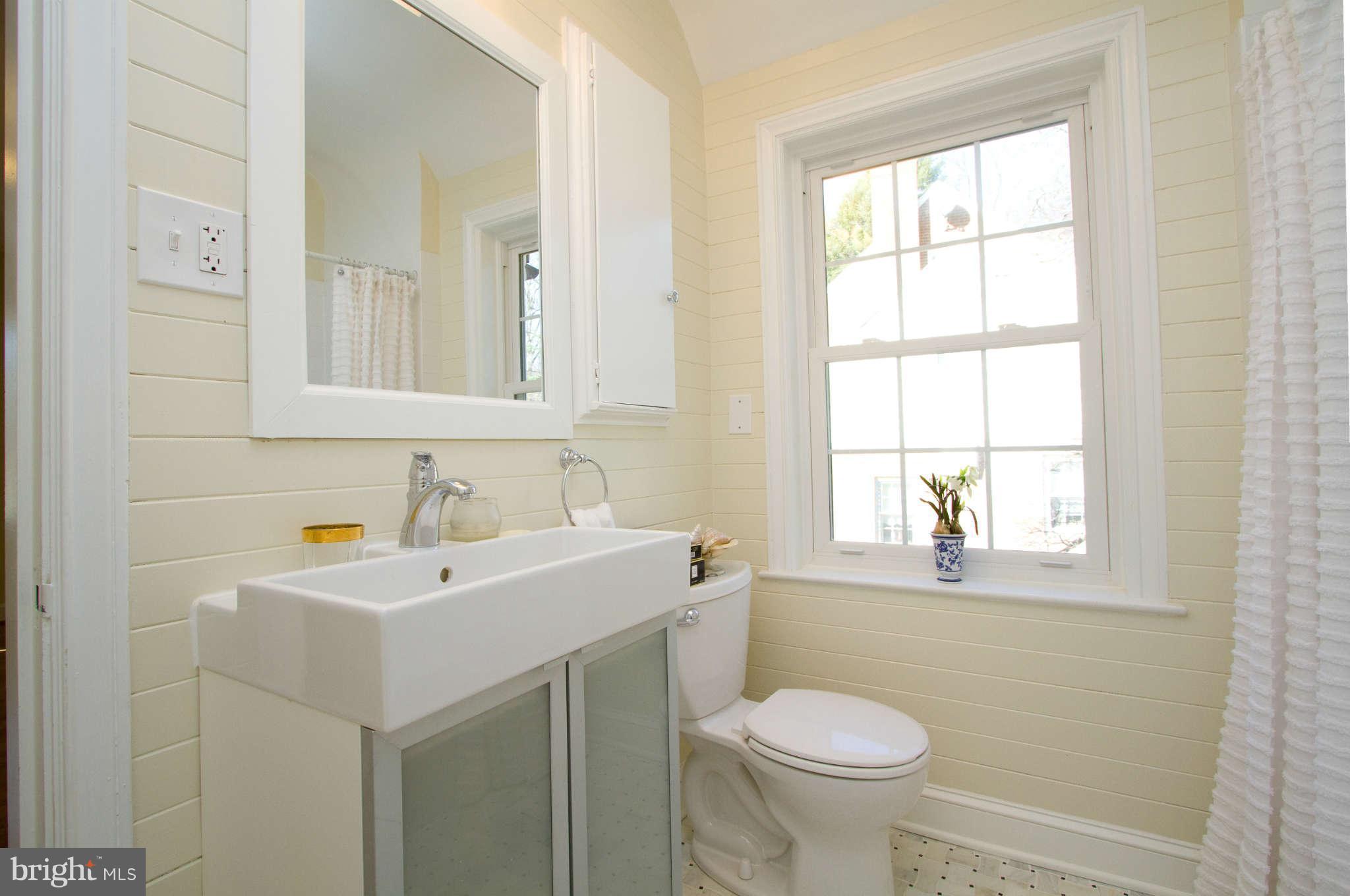 3717 Fordham Road Northwest Washington, DC 20016 - Photo 10 of 30 Bath