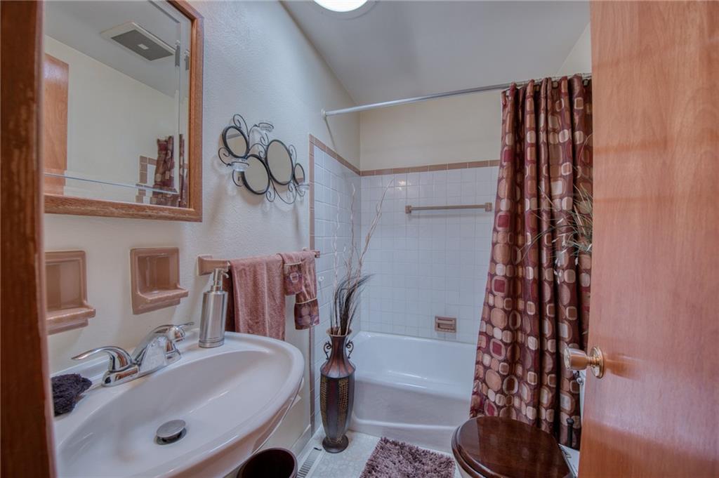 668 Bairdford Road Gibsonia, PA 15044 - Photo 23 of 47 Main Bathroom
