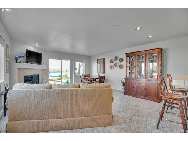 $200,000 | 223 North Hayden Bay Drive, Portland, OR 97217