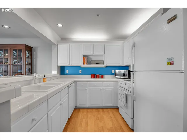 $200,000 | 223 North Hayden Bay Drive, Portland, OR 97217