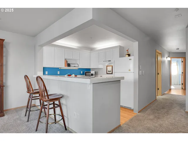 $200,000 | 223 North Hayden Bay Drive, Portland, OR 97217