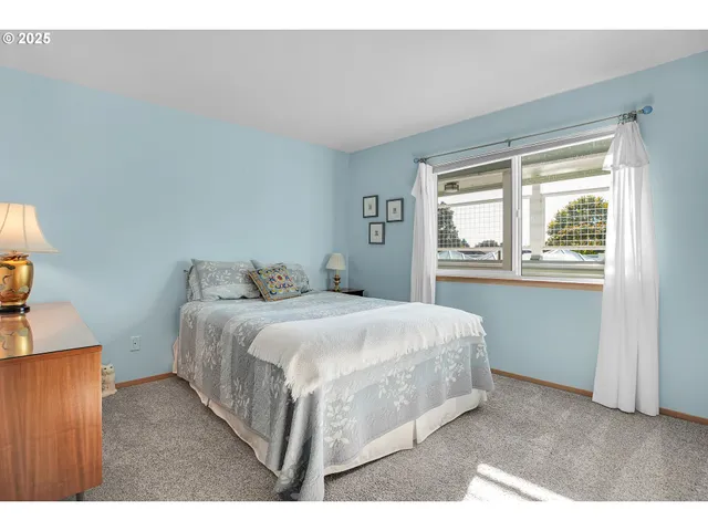 $200,000 | 223 North Hayden Bay Drive, Portland, OR 97217