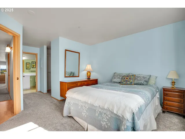 $200,000 | 223 North Hayden Bay Drive, Portland, OR 97217