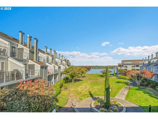 $200,000 | 223 North Hayden Bay Drive, Portland, OR 97217