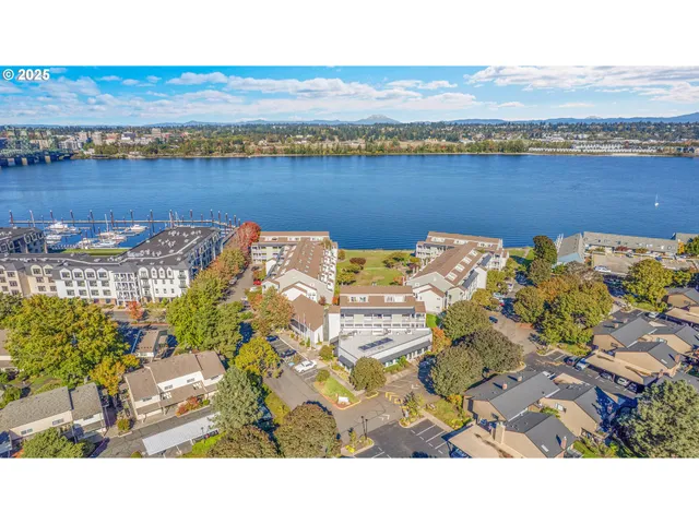 $200,000 | 223 North Hayden Bay Drive, Portland, OR 97217