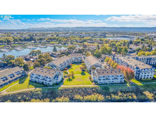 $200,000 | 223 North Hayden Bay Drive, Portland, OR 97217