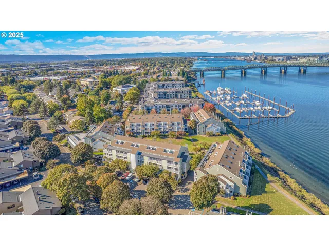 $200,000 | 223 North Hayden Bay Drive, Portland, OR 97217
