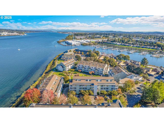 $200,000 | 223 North Hayden Bay Drive, Portland, OR 97217
