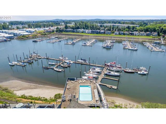 $200,000 | 223 North Hayden Bay Drive, Portland, OR 97217