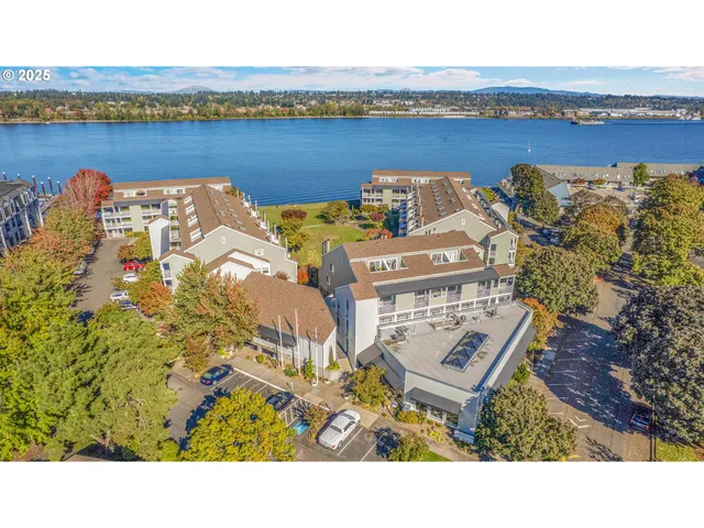 $200,000 | 223 North Hayden Bay Drive, Portland, OR 97217