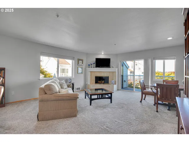 $200,000 | 223 North Hayden Bay Drive, Portland, OR 97217