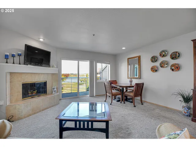 $200,000 | 223 North Hayden Bay Drive, Portland, OR 97217