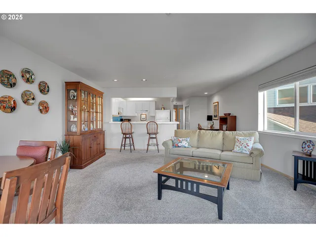 $200,000 | 223 North Hayden Bay Drive, Portland, OR 97217