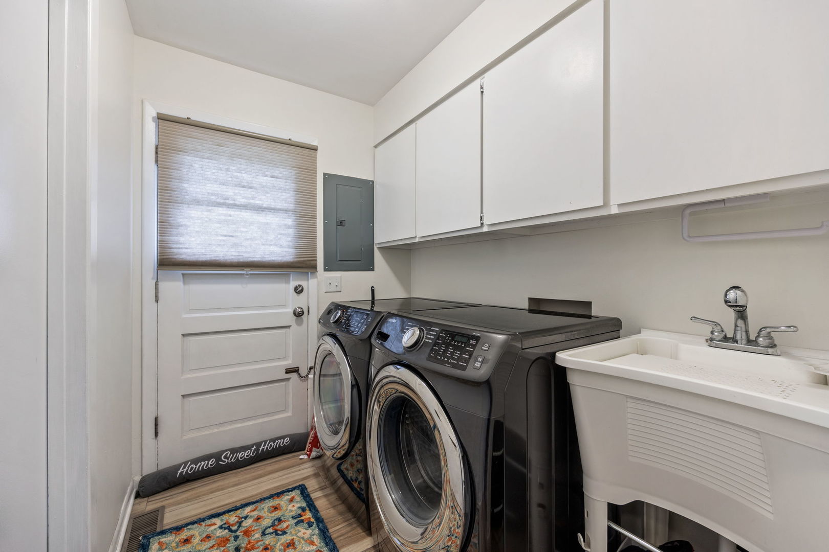 910 Lonsdale Road Elk Grove Village, IL 60007 - Photo 13 of 25 a utility room with dryer and washer